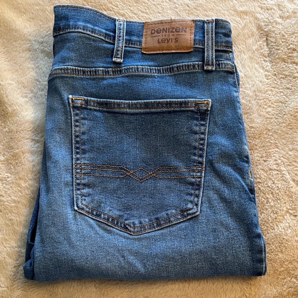 Denizen from Levi's Men's Medium Blue Straight Jeans 38 x 30